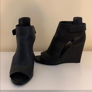 Vince Katia Black Lea Wedge